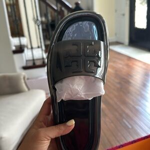 Never been worn, my foot was to narrow